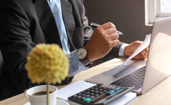 businessman working 2021 08 30 08 39 26 utc